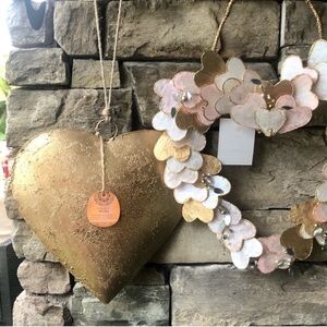 NWT! ❤️Large Puffed Metal Gold Heart Strand